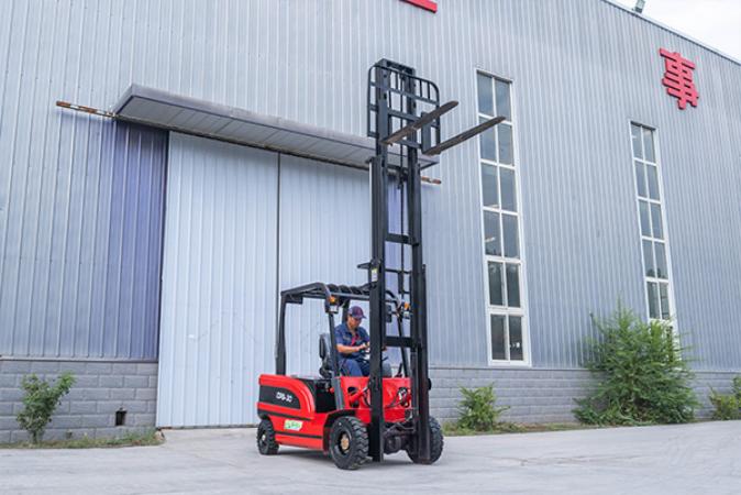 Montacargas Eléctrico HWE-25T