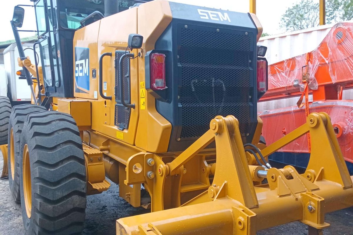 Motoniveladora SEM 919F